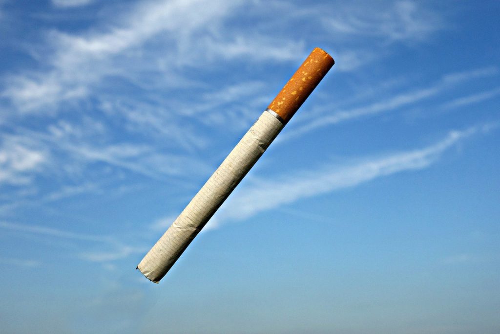 cigarette, smoking, tobacco-1638135.jpg